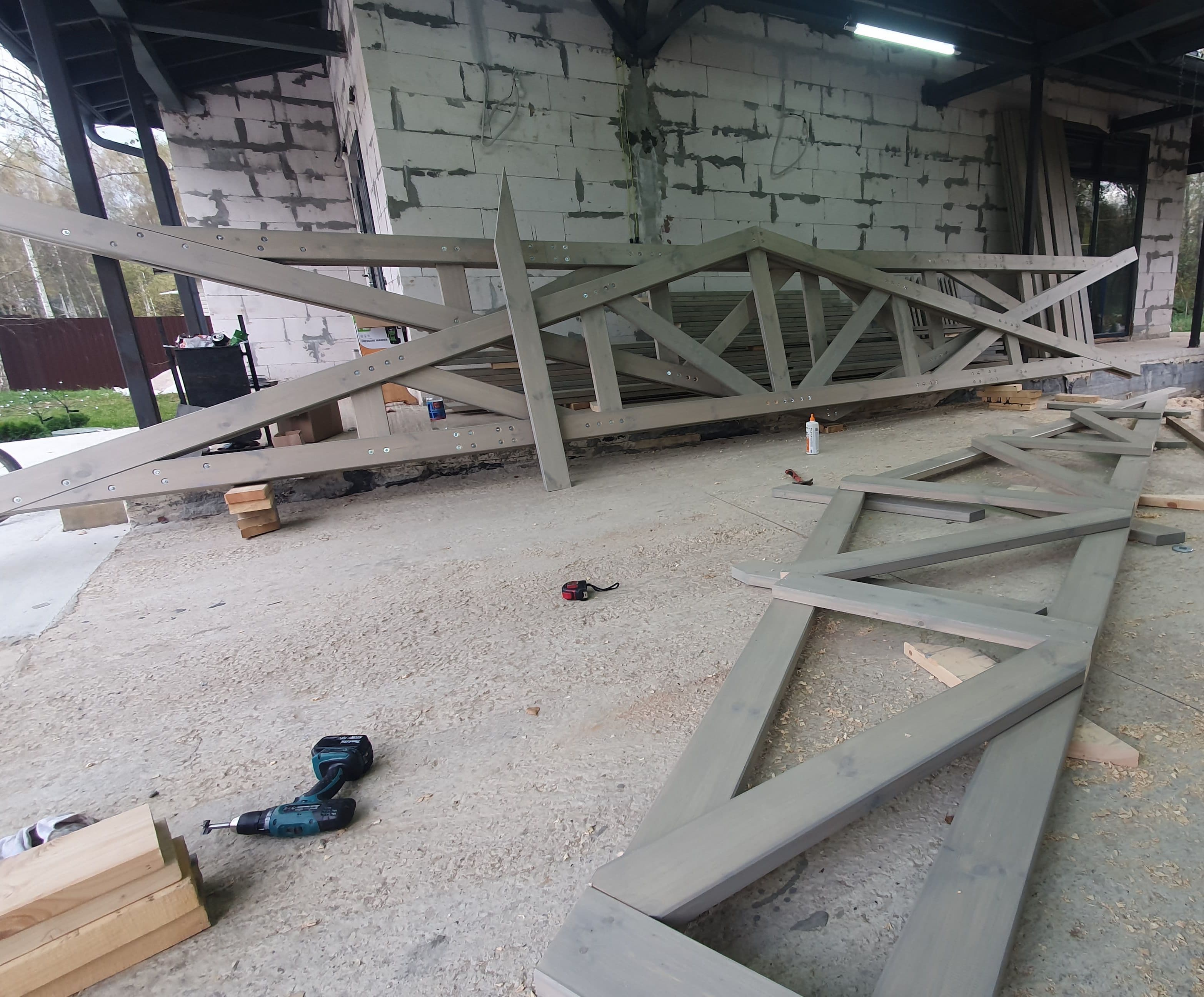 Закупаем материалы и распределяем поставки по этапам