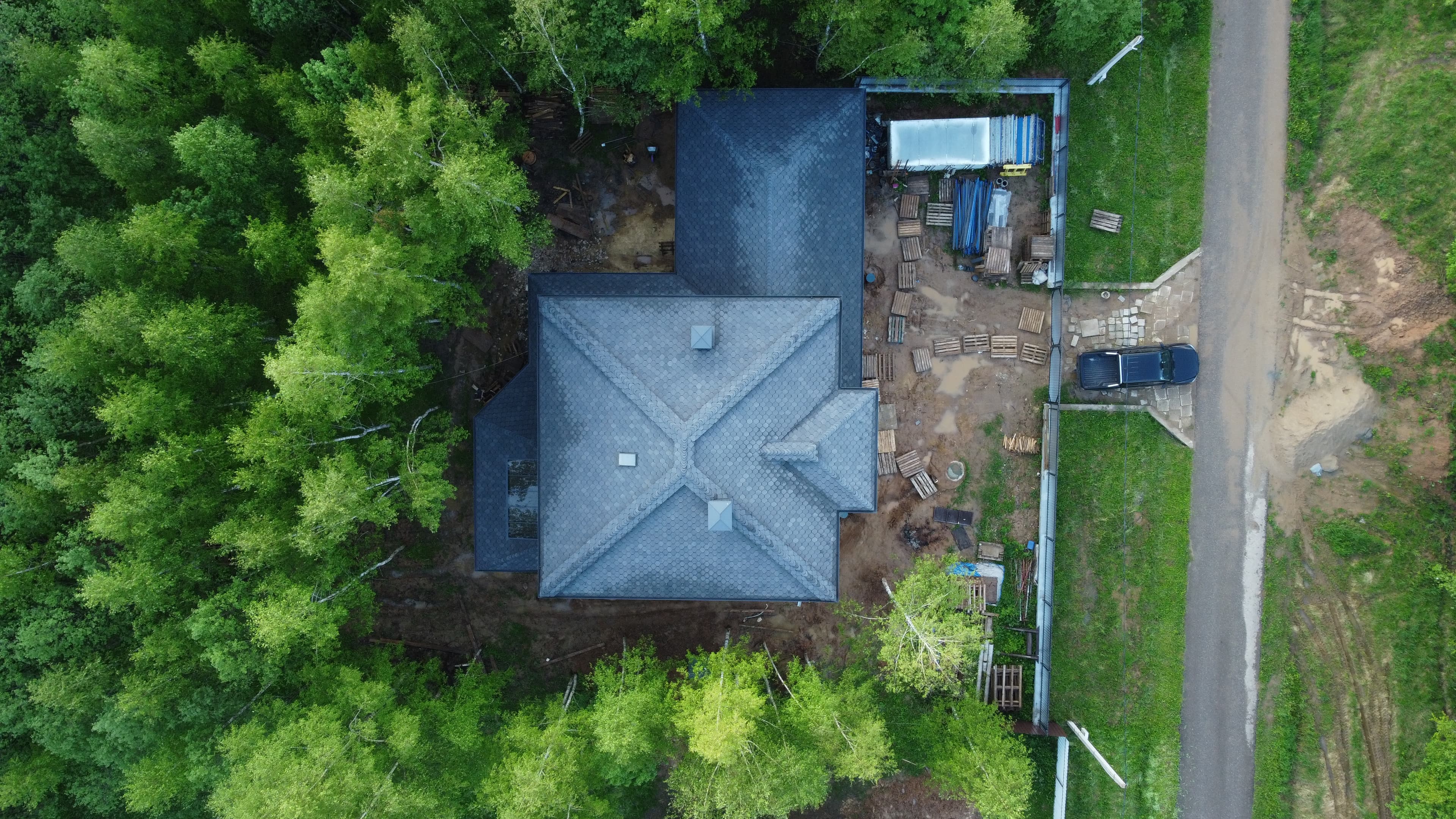 Индивидуальный навес для машин совмещенный с верандой и крыльцом - view 1